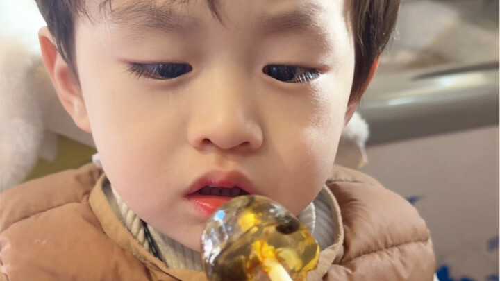 Ketika Bayi Tiongkok dan Korea Pertama kali Makan Serangga