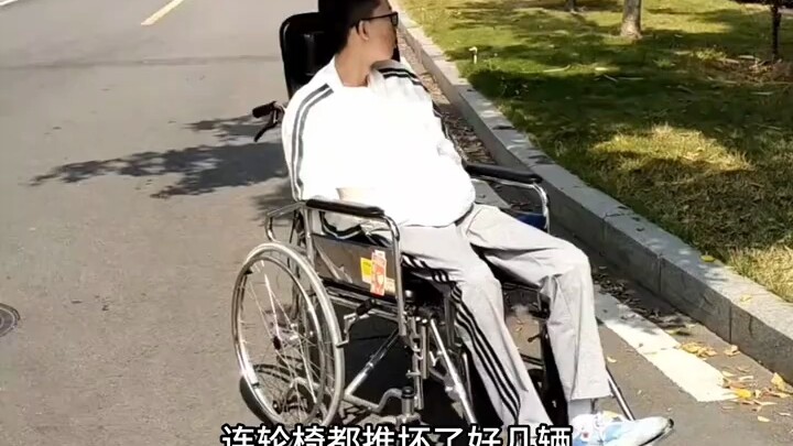 “He brushed the dust off his clothes, intending to leave with dignity.” A 20-year-old from “Nanyue…”