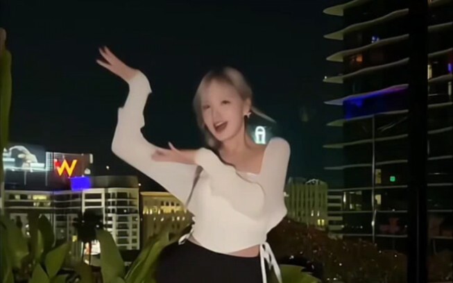 [Jin Zhiyuan LIZ] Nói với tất cả những ai quan tâm đến LIZ rằng cô ấy đã trở thành Holssi (spore) ha