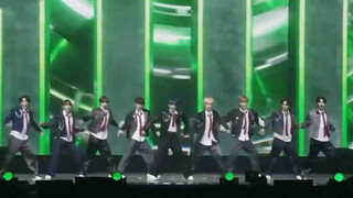 爱豆新人美时期最珍贵了 所有人抱着秒杀对方的决心跳舞#SMTOWN #SMTR25 #EXO #刀群舞