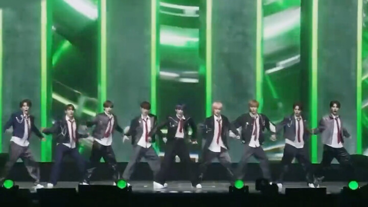 爱豆新人美时期最珍贵了 所有人抱着秒杀对方的决心跳舞#SMTOWN #SMTR25 #EXO #刀群舞