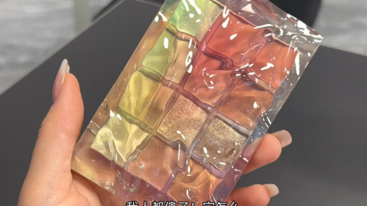 Sliding eyeshadow! So beautiful