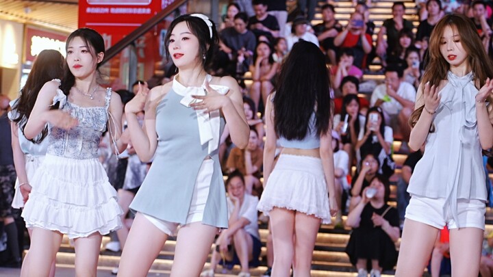 Chengdu Sanli Plaza LUV-APINK Roadshow