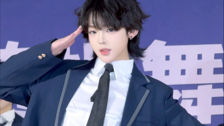 Finally got to dance to my favorite song! 04 male college roadshow, Girls' Generation's "Genie," Jes