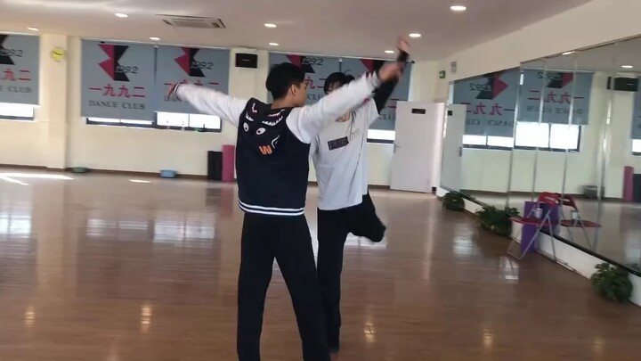 The one in black probably has liked the one in white for a long time and seized the opportunity to q