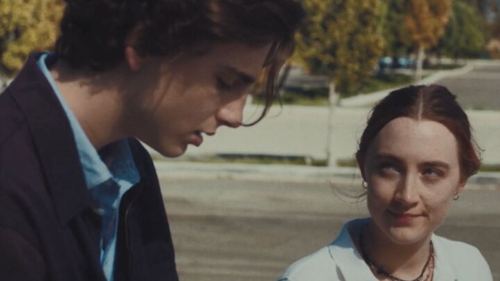 “คนที่ทำให้คุณต้องยอมต่ำต้อยเพื่อรักเขา ย่อมไม่คู่ควร” 【เลดี้เบิร์ด】เทนนี่ เทรซี โรแนน / Lady Bird