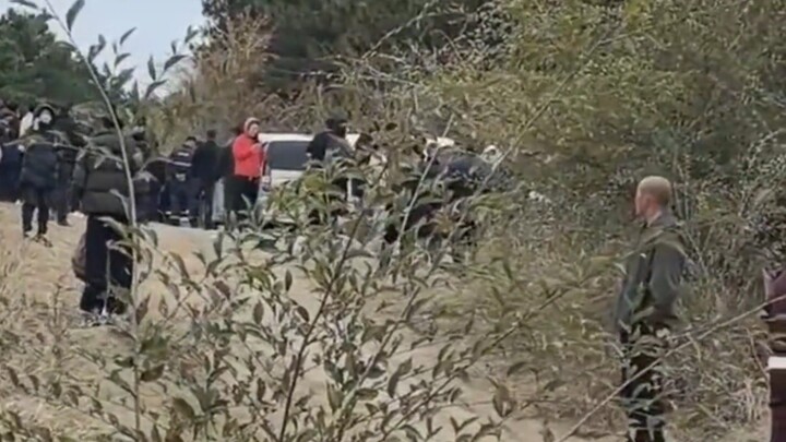 Bé gái 4 tuổi mất tích ở Liêu Ninh đã được tìm thấy. Do trời lạnh, cháu bé chui vào một hang động, k