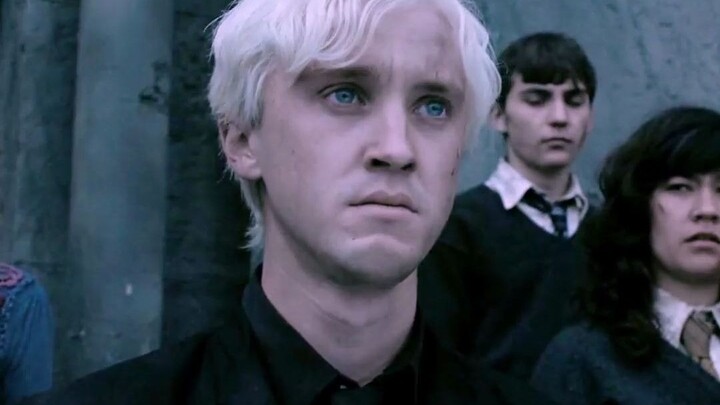 Draco Malfoy, yang kamu suka itu Draco Malfoy-nya, atau Tom Felton-nya?
