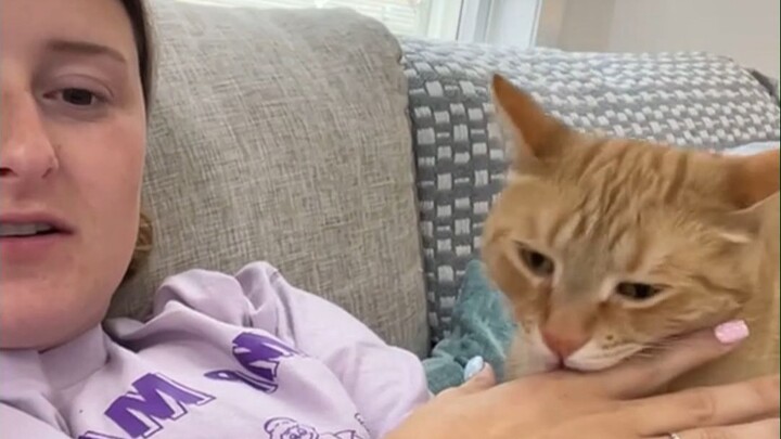 คนหนึ่งอยากกัด อีกคนหนึ่งก็พร้อมจะรับ