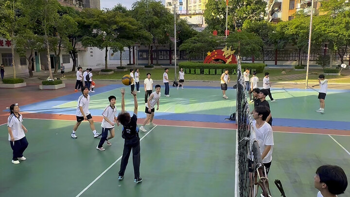 Volleyball: Classmate, it looks like we won’t have a second semester after all 🏐
