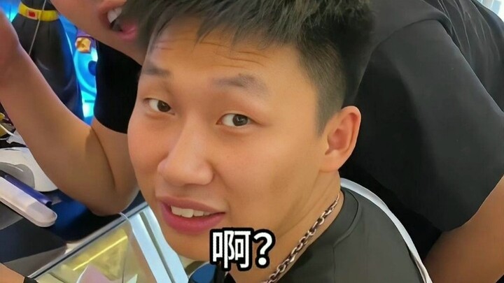 عندما خدعني زميلي في الغرفة بأساليب ماكرة طوال الوقت، لم أستطع إلا أن أستسلم للنتيجة! #