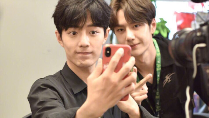 جئتَ معجبًا به في أوج شهرته، فبأي حق تُوجِّه الاتهام إلى من رافقه في الشدائد والمحن؟