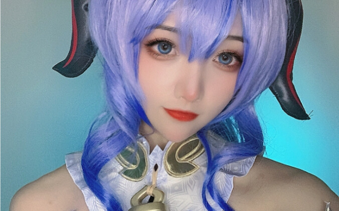 [Cos Genshin Impact: Gan Yu] Adegan berfoto di depan cermin bikin Traveler harus kasih aku 648!