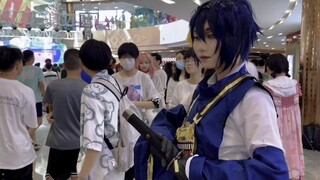 Elderly people visit the comic exhibition