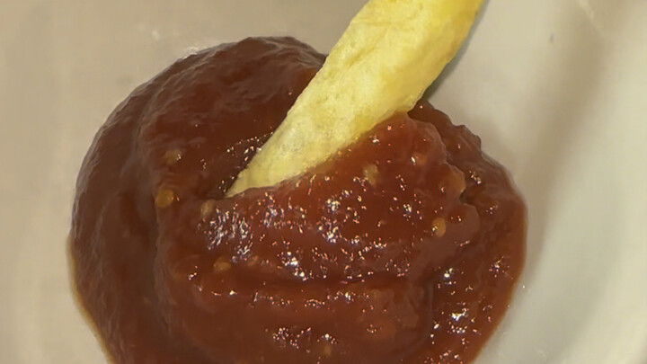 Making tomato sauce with homegrown tomatoes feels so much more reassuring!