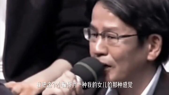 Lúc đó một vé giá 35 tệ, anh ấy đã bỏ tới 6000 phiếu. 35 nhân với 6000 bằng 210000, chỉ vì anh ấy th