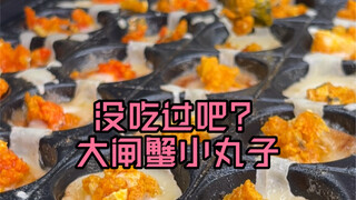 I bet no one eats hairy crabs like this