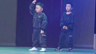 老爸吐槽儿子3500元学街舞