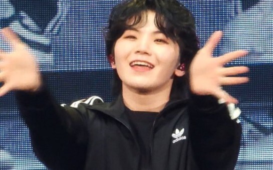 【Lee Jisung】Menari DITTO versi HD lagi, di sini ada seekor kucing kecil yang menari tanpa pulang set