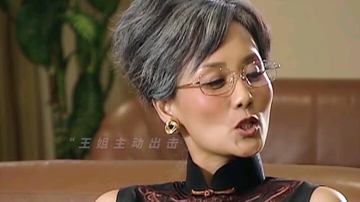 الأخت وانغ أجمل وأكثر نضارة من طالبات الجامعة!