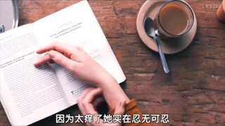 j 女人竟然在手臂上挠出一个洞