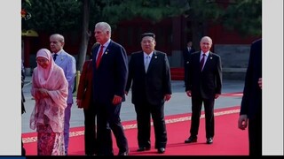 Estimado camarada Kim Jong Un assiste às festividades em Pequim