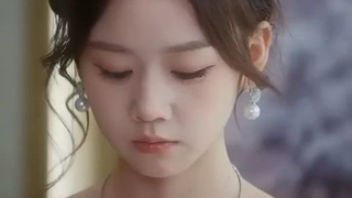 Dia paman tunanganku. Malam saat aku dikhianati, dia menciumku