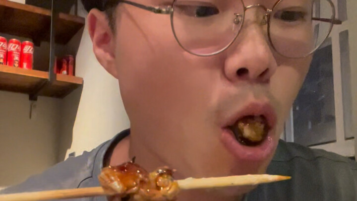The yakitori in Dalian is even more delicious than in my home country.