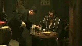 如今文三有钱了，张嘴就是莲花白油炸花生米，小日子贼滋润