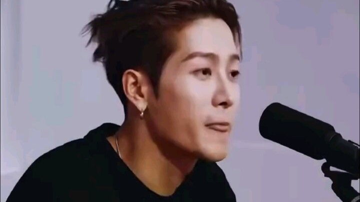 Jackson Wang: Tôi không thích những nhà hàng đắt đỏ đến mức điên người, vậy mà trên chiếc đĩa to chỉ