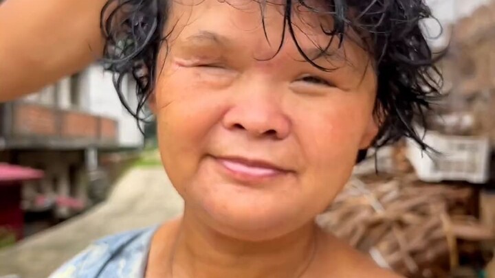 วันแรกที่ท้าให้แม่ของเสี่ยวหม่าหยุนสระผมให้