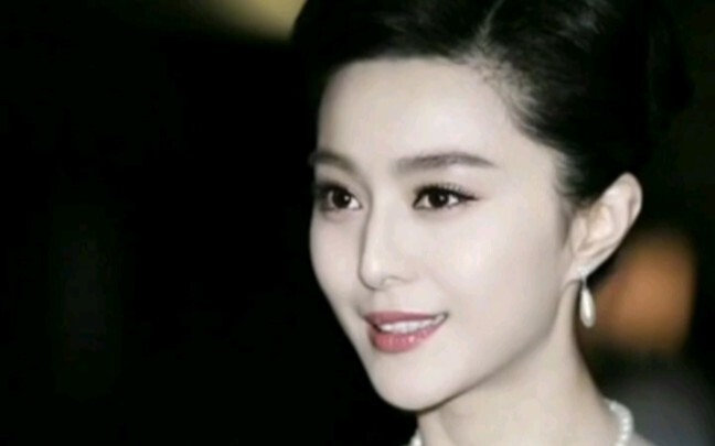 Trong dàn mỹ nhân hàng đầu, chỉ có cô là hoàn toàn thuần chất Á Đông, không hề pha trộn dòng máu khá