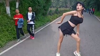 穿女装马路上跳舞，射死现场，羞耻感爆满——哈尼九