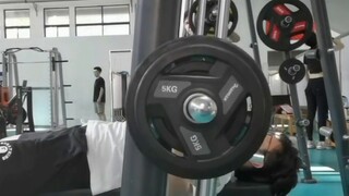 Sehari penuh disiplin diri bagi mahasiswa pascasarjana 211 di Nanjing. Anda tak akan pernah tahu bet