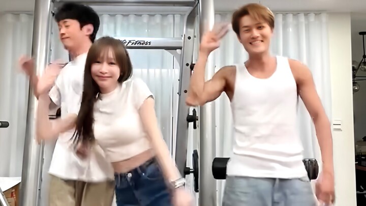 【4K】Kabar terbaru Wang Xinling: Joget canggung bareng Wu Kequn dan Zhang Dongliang, si Kelinci Ling 