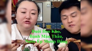 Đuôi Heo Kho, Bánh Màn Thầu, Nước Ép Mướp Đắng