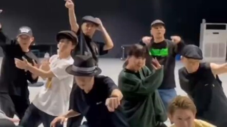 【وانغ يبو】بروفات الرقص في الشارع التي لم ترها من قبل، الحركات نظيفة للغاية