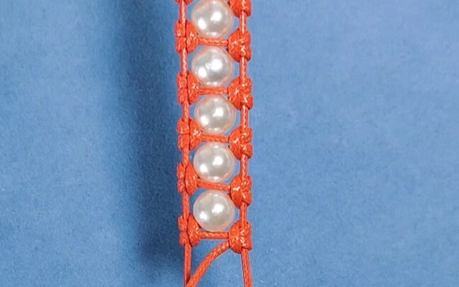 Bead weaving technique
