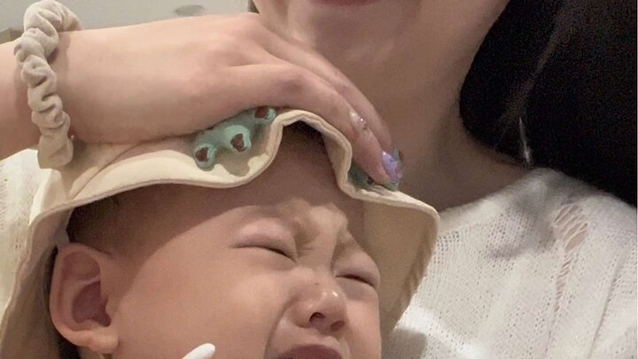 Càng khóc to bao nhiêu, mẹ lại càng vui bấy nhiêu đó!