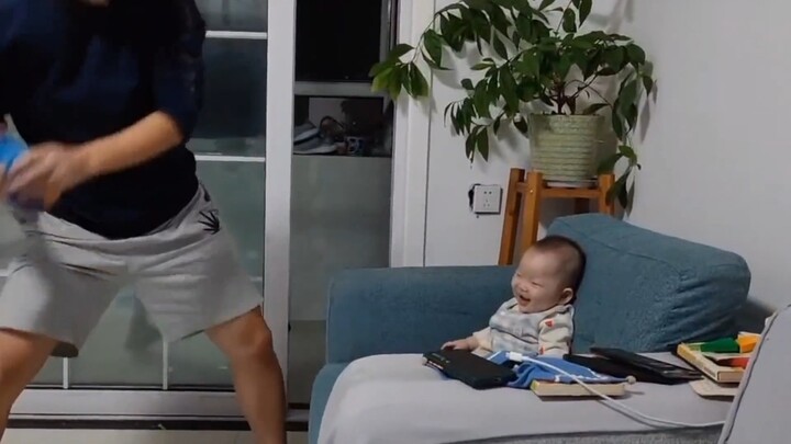We have no idea why dads can so easily make their kids laugh; we can’t even figure out what’s so fun