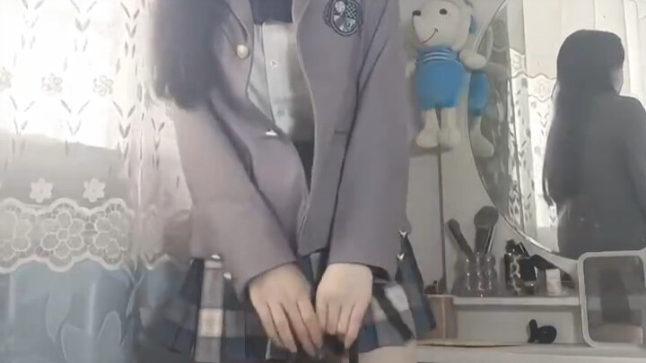 Seperti apa rasanya punya pacar yang selalu mengenakan seragam JK untukmu?