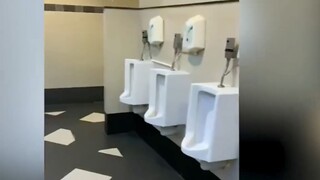 เขาแอบดูฉันเข้าห้องน้ำ