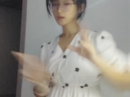 Tsing Yi yang anggun dan bergoyang