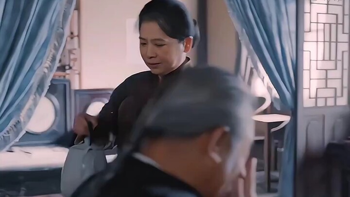 Ông ấy, ông ấy đỏ thật sự chẳng còn cách nào cứu vãn, vì cái gọi là sĩ diện mà đến cả căn nhà cũng ă
