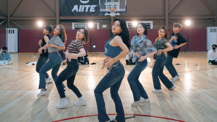 Retro style is the best! Sisters cover SUNMI's "You can't sit with us"