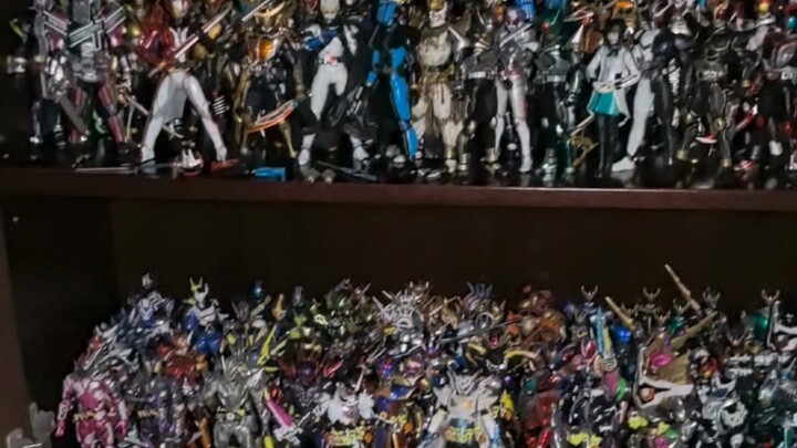 Koleksi Kamen Rider SHF, abang2 pada butuhin lemari yg gede nih. . . . . .