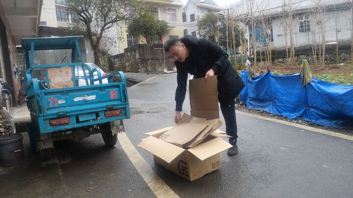 Handsome Young Man Sells Scrap to Buy New Year Goods