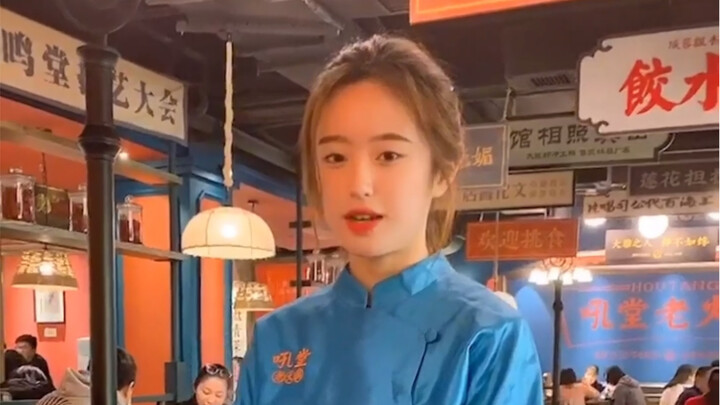 This hotpot restaurant’s server is so gorgeous I can barely keep walking!