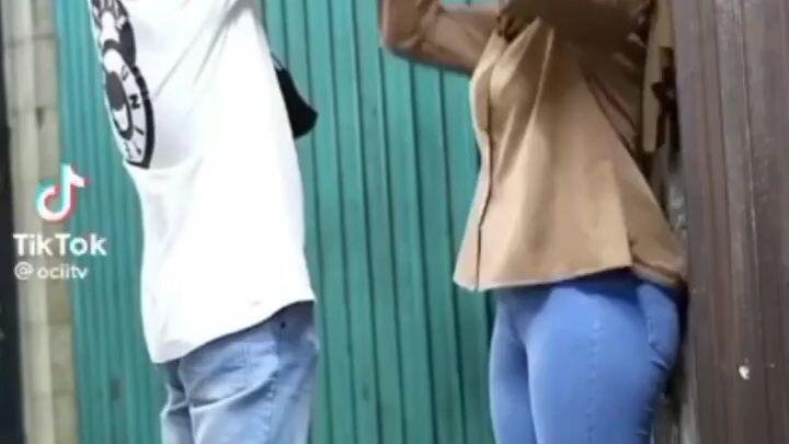 pria suka bercanda serius dengan wanita seks komersil.!!