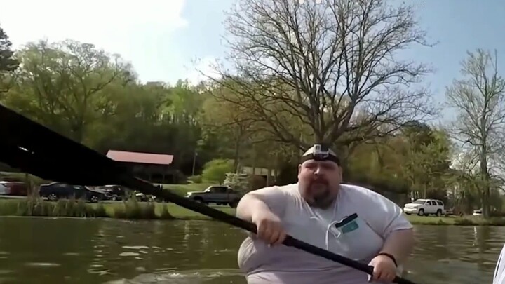 [Veibae] A man is riding a canoe alone, and this is what happens to his body